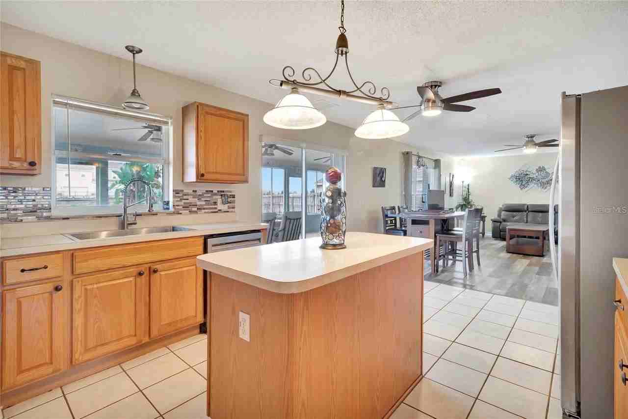 16012 Lanesboro Ct - Photo 6 of 44