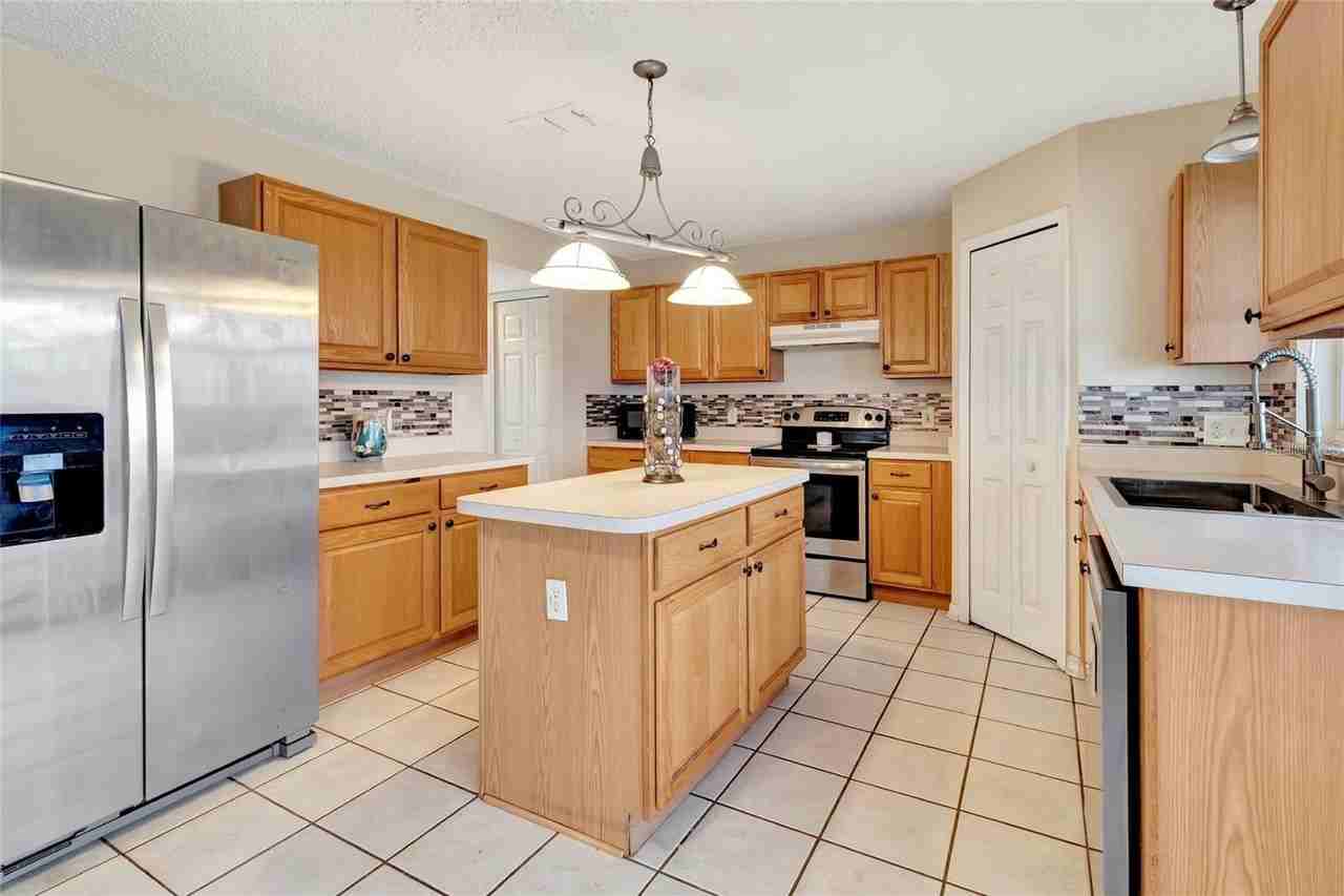 16012 Lanesboro Ct - Photo 7 of 44