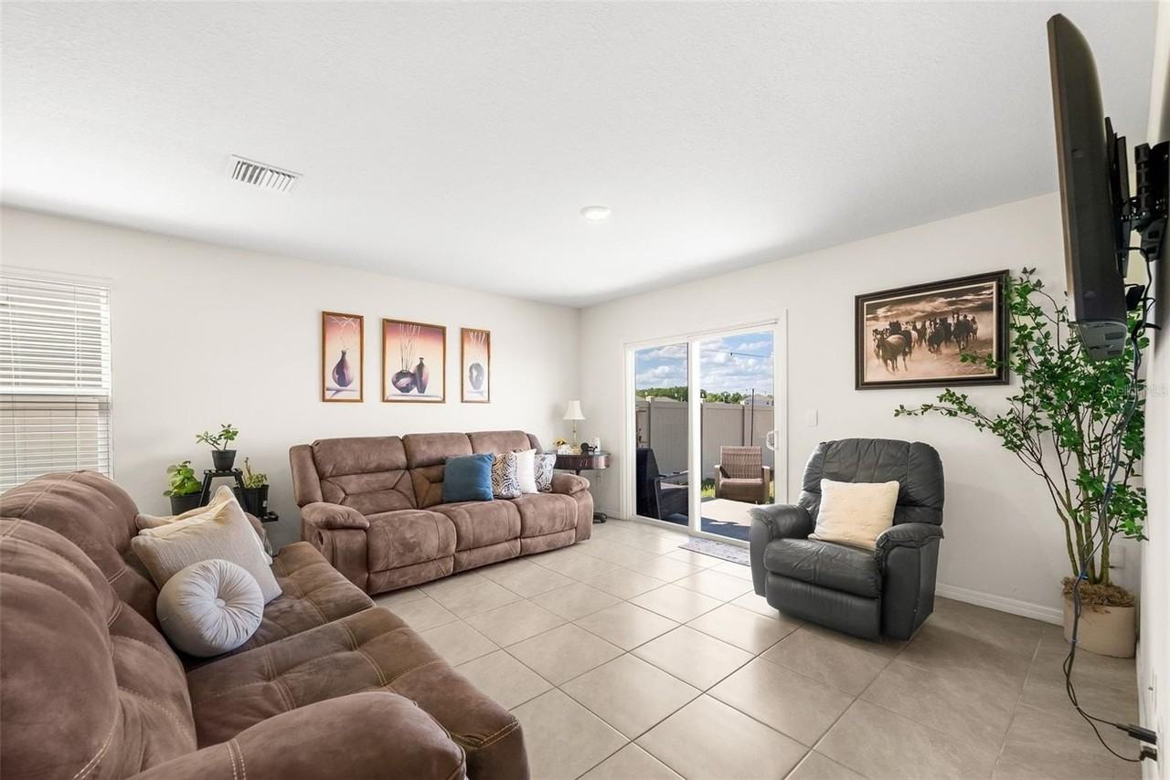 24672 Nw 11th Pl - Photo 4 of 32