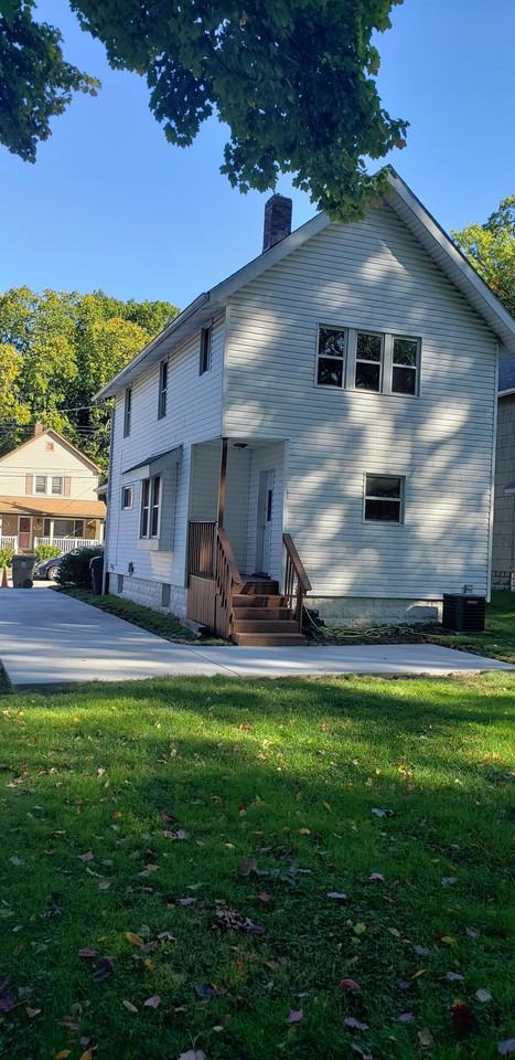 430 Keenan Ave #1 - Photo 3 of 12