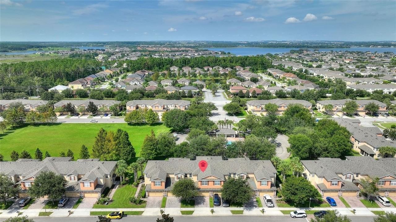 1220 Priory Cir - Photo 7 of 48