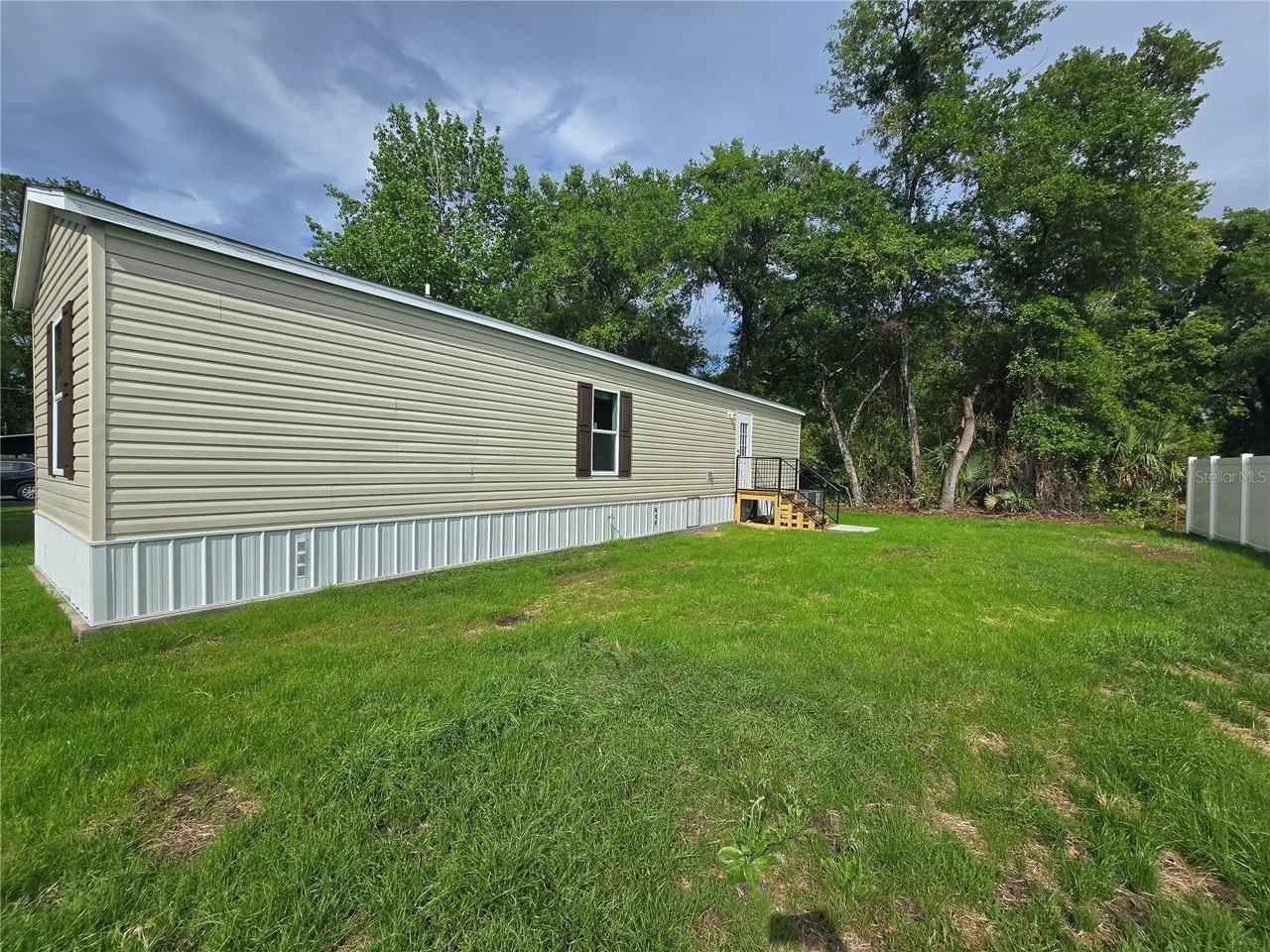 24048 Ermine Rd - Photo 3 of 20