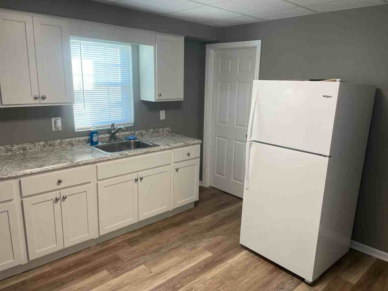 900 11th St #1 - Photo 3 of 18