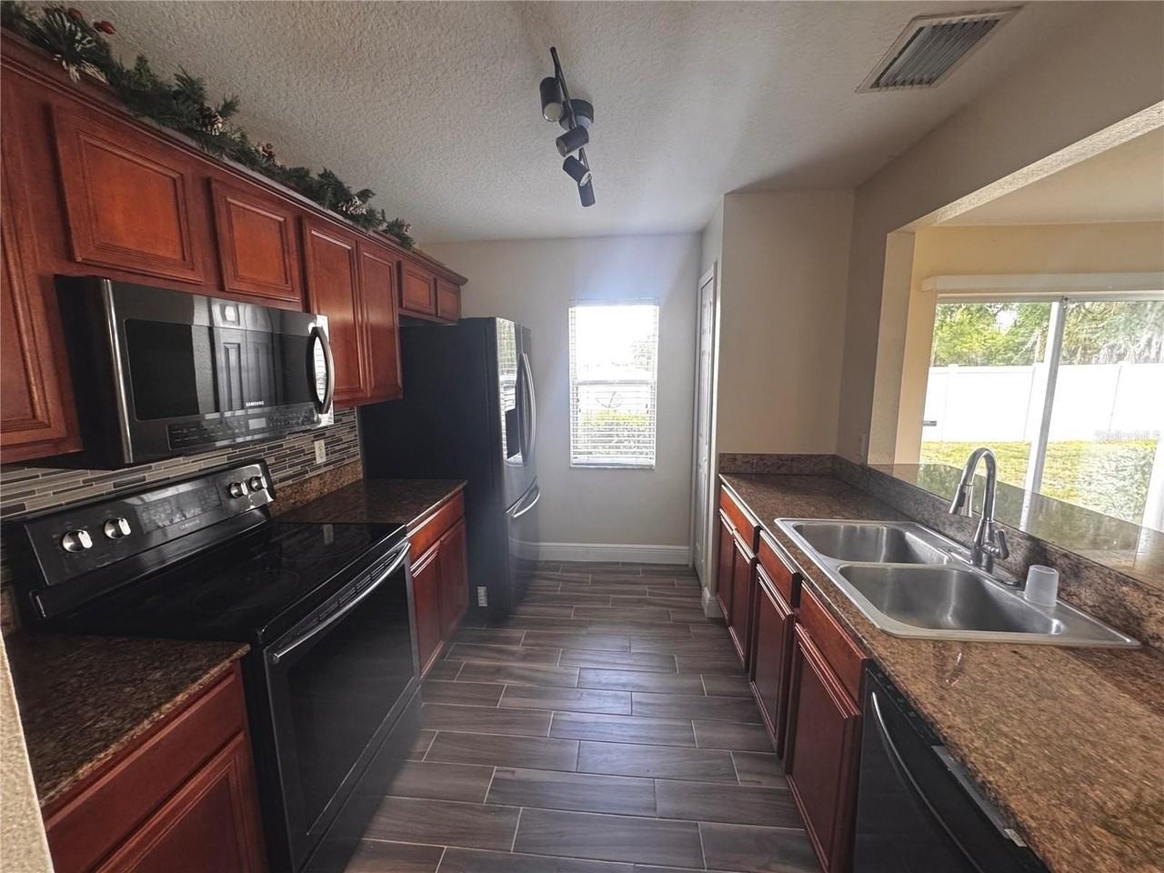 3460 Castle Stone Ct - Photo 6 of 27