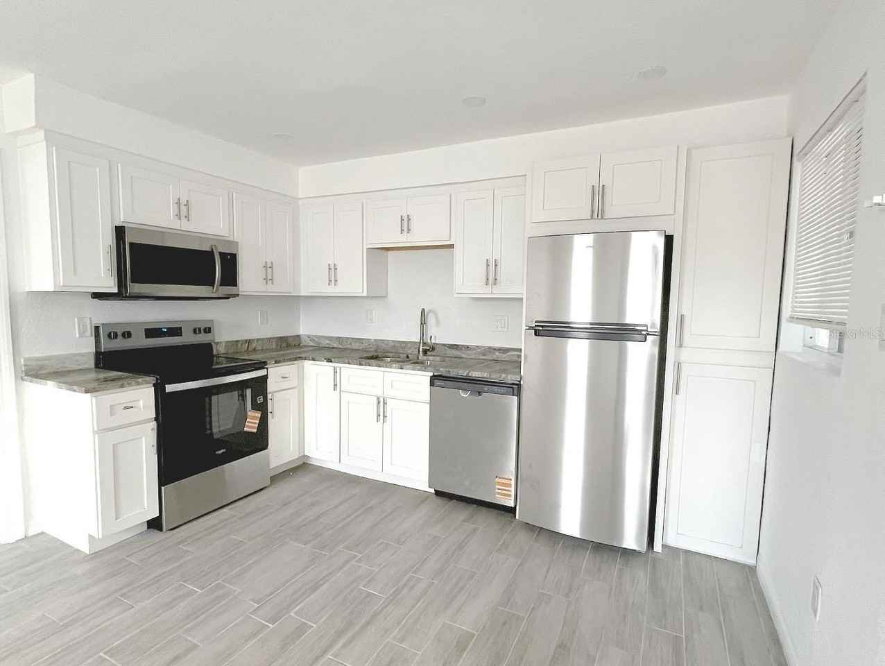 25 Lynn Way #B - Photo 3 of 21