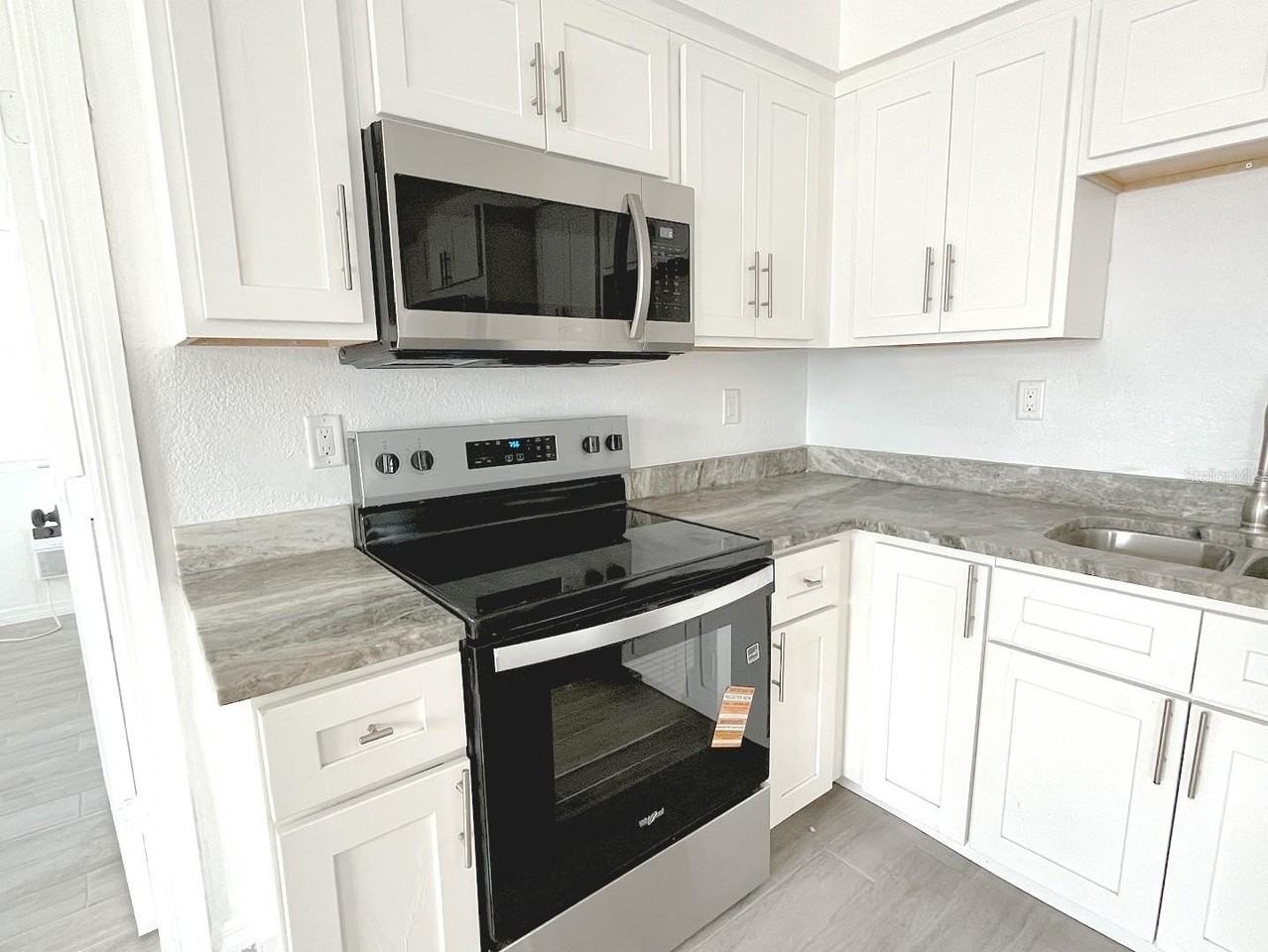 25 Lynn Way #B - Photo 4 of 21