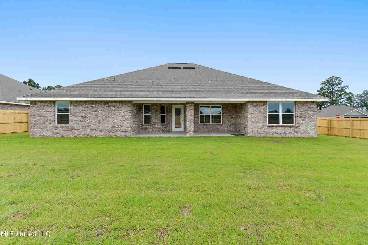 13913 Ruby Ln - Photo 3 of 33