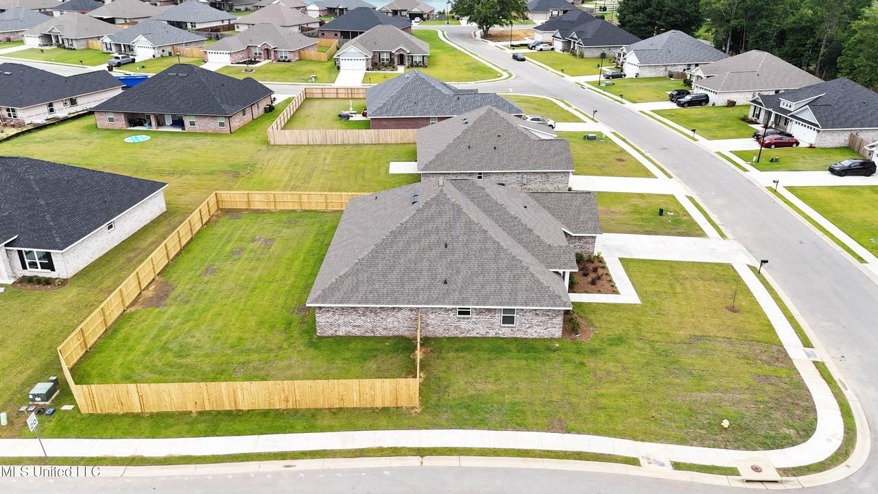 13913 Ruby Ln - Photo 7 of 33