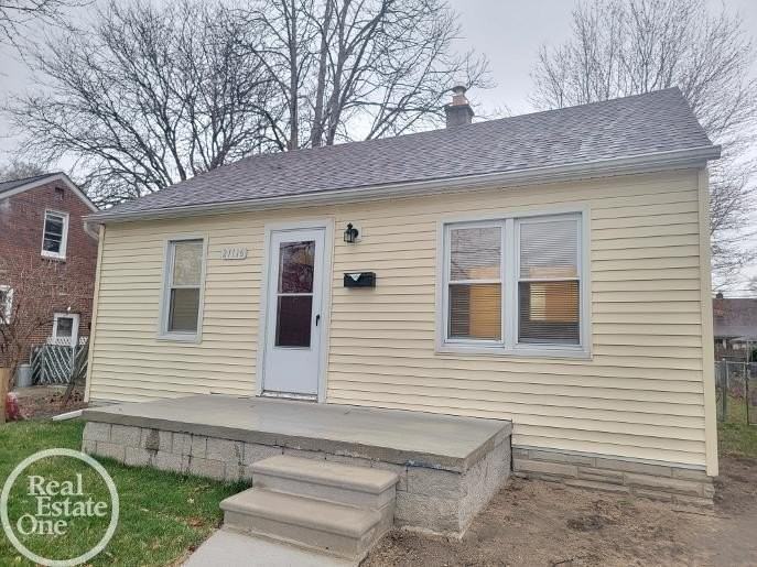 21116 Cyman Ave - Photo 3 of 12