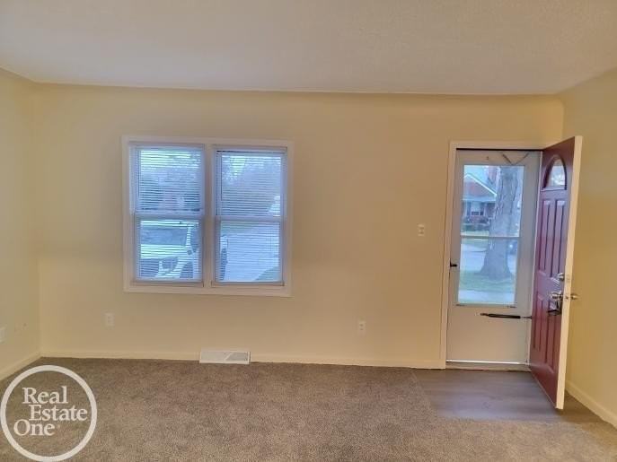 21116 Cyman Ave - Photo 4 of 12