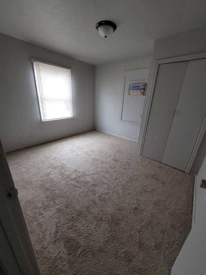 408 N 1st St #1 - Photo 4 of 7