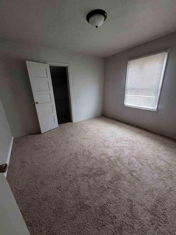 408 N 1st St #1 - Photo 5 of 7