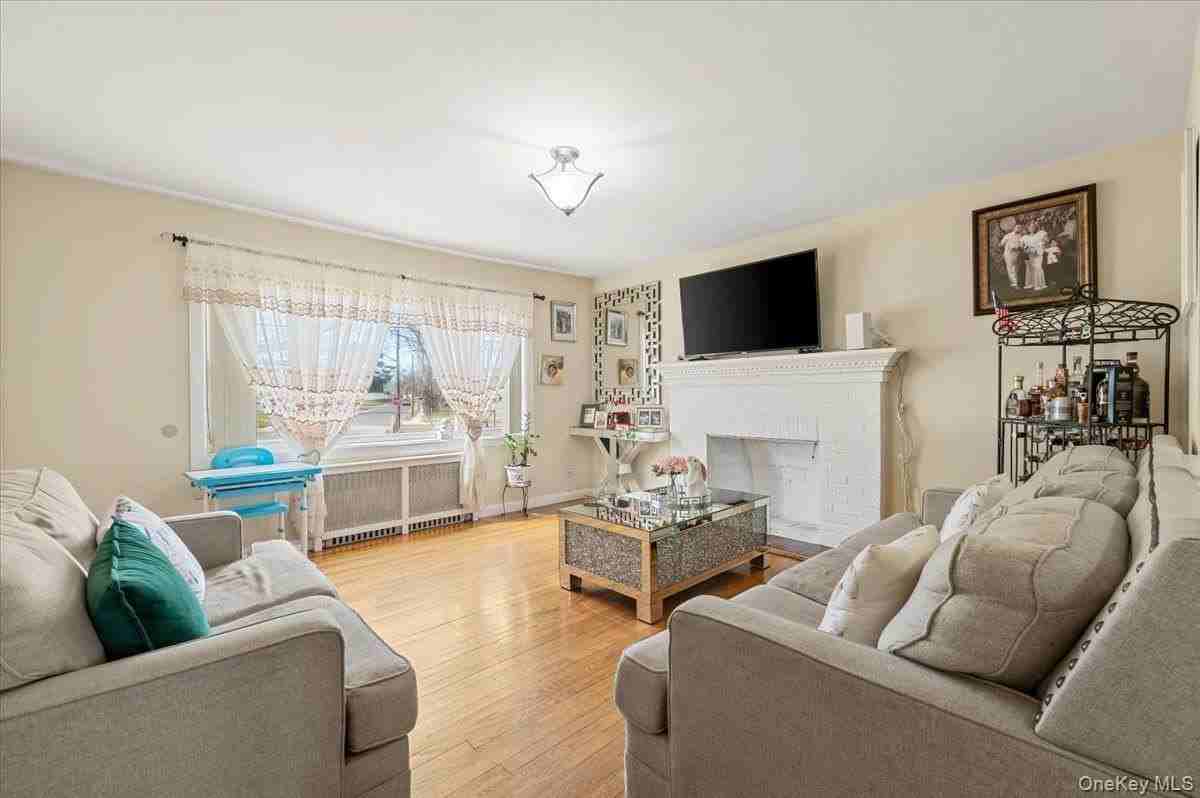 316 S 3rd St - Photo 3 of 27