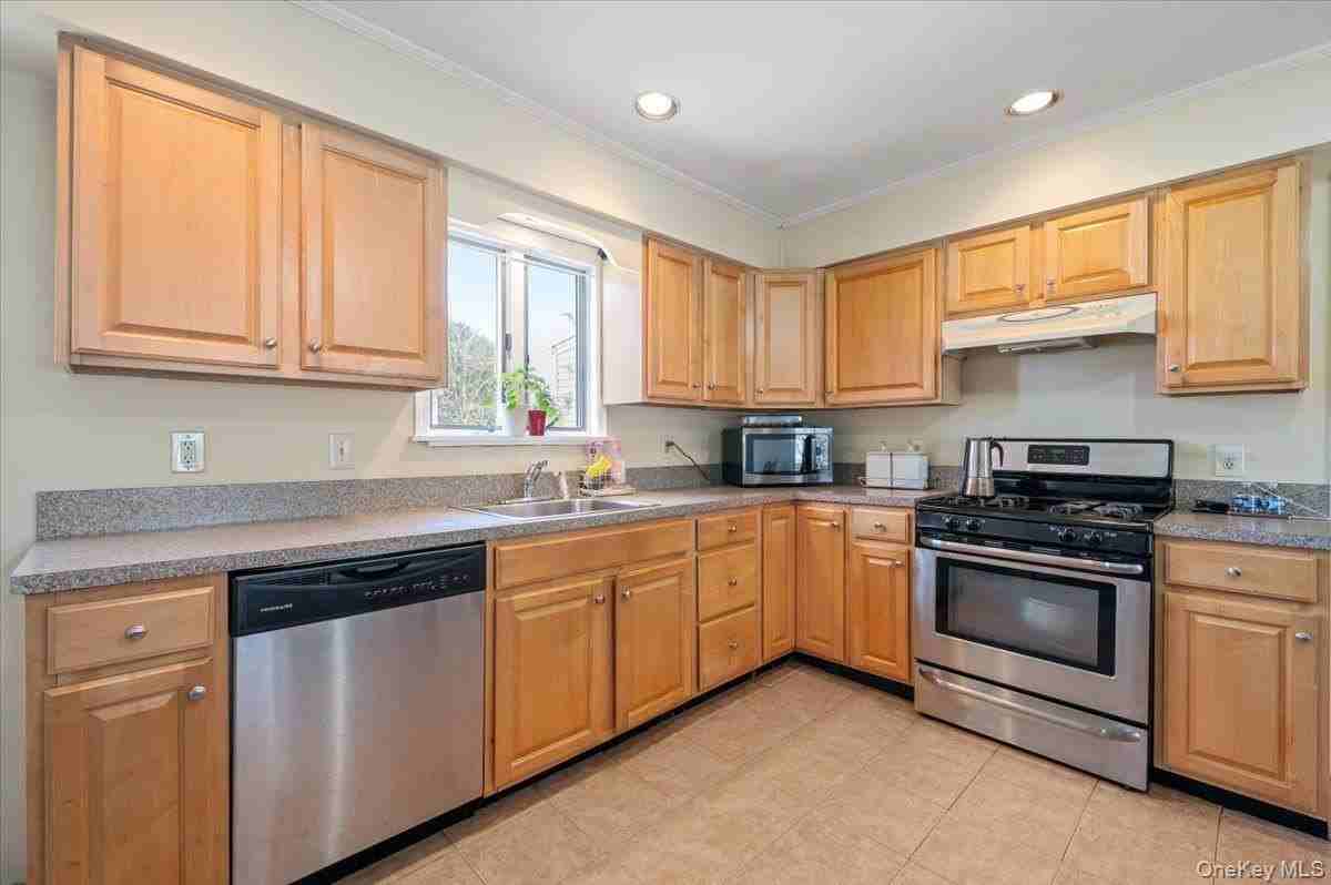 316 S 3rd St - Photo 6 of 27