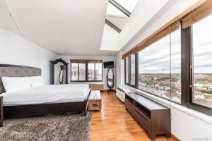 featured image of 100 W Broadway Apt 7f