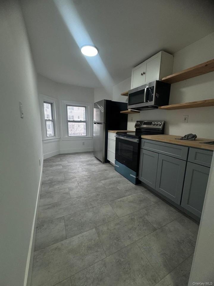 301 Warburton Ave - Photo 4 of 7