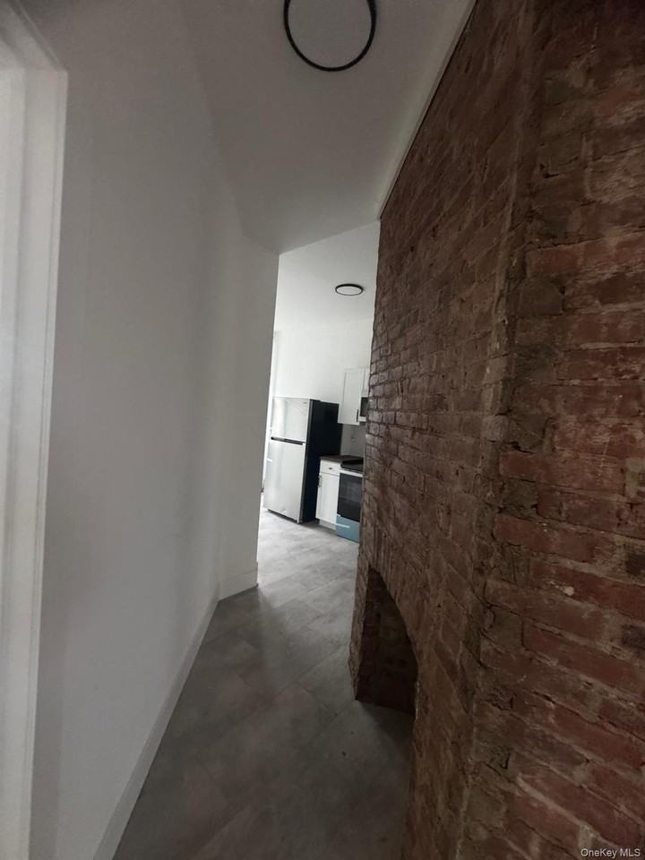 301 Warburton Ave - Photo 6 of 7