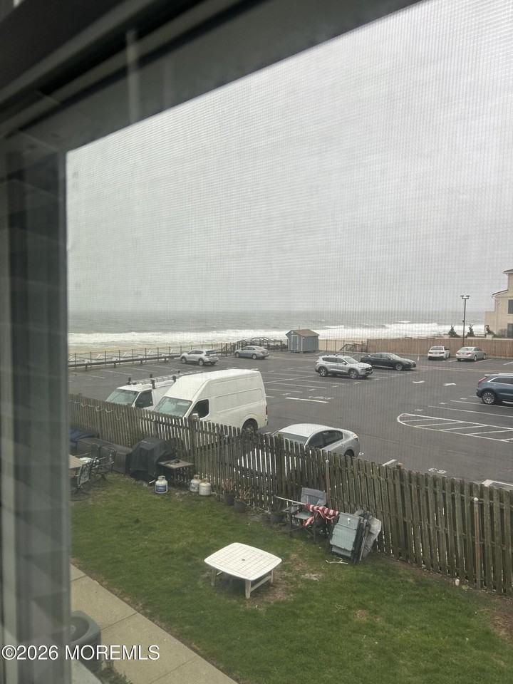 661 Ocean Ave #31 - Photo 4 of 10