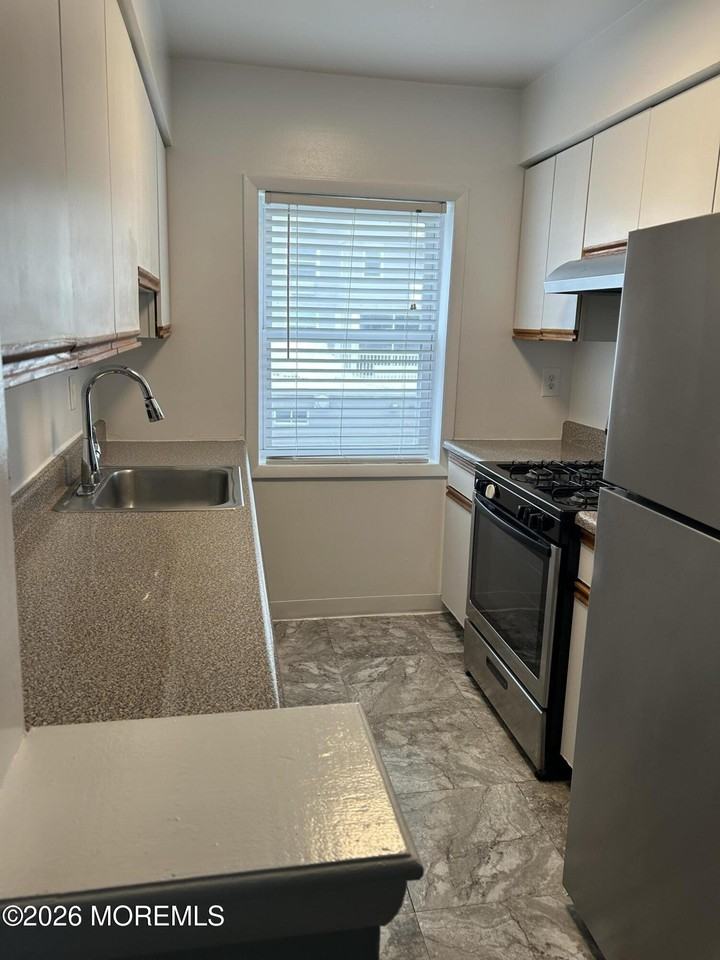 661 Ocean Ave #31 - Photo 5 of 10