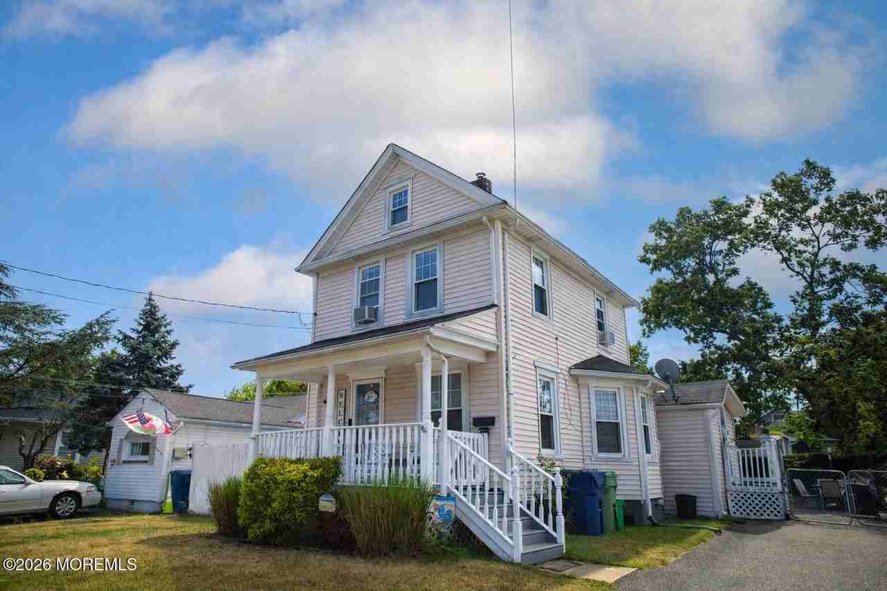 201 Hamilton Ave - Photo 2 of 17