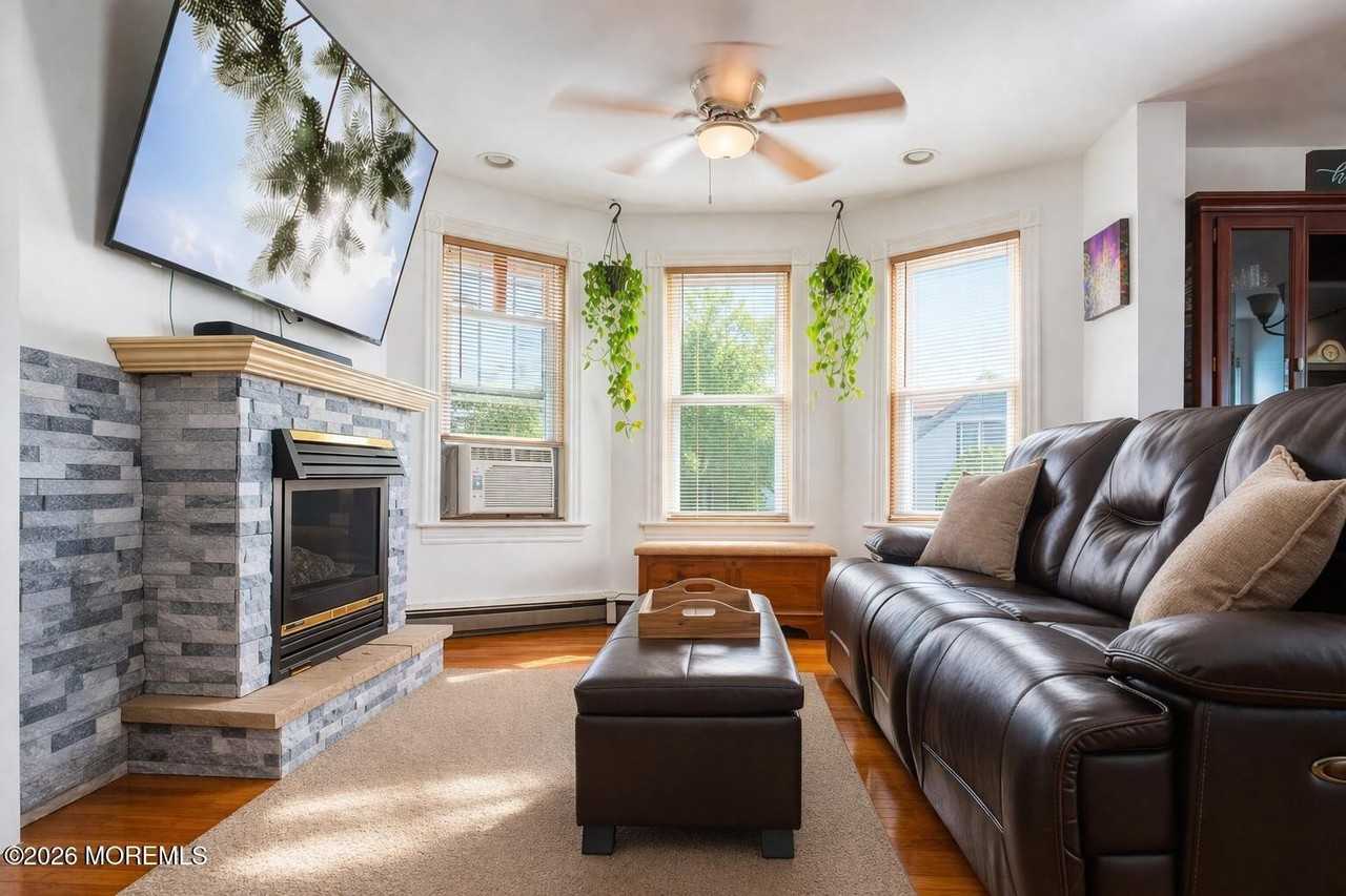 201 Hamilton Ave - Photo 4 of 17