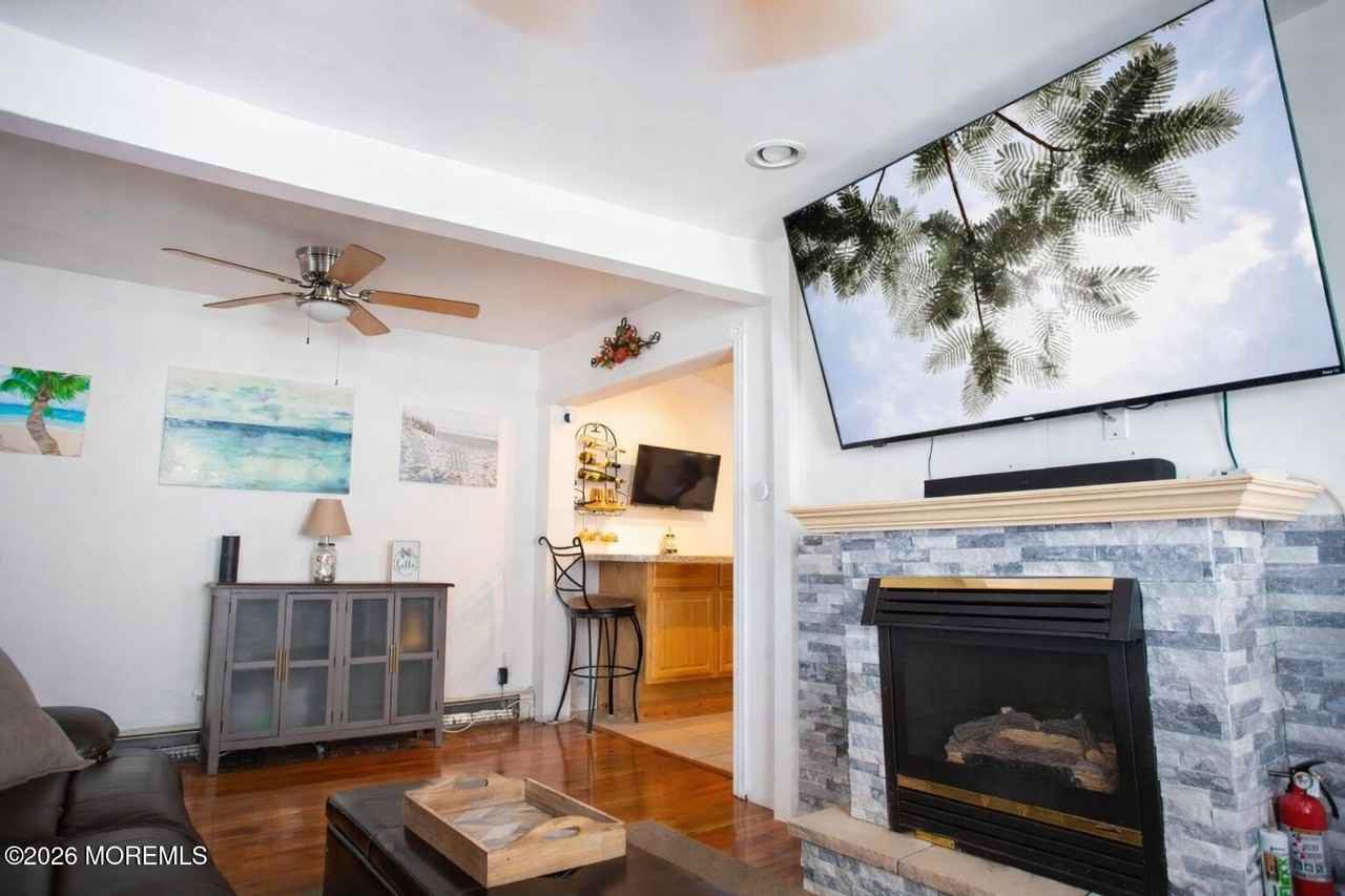 201 Hamilton Ave - Photo 5 of 17