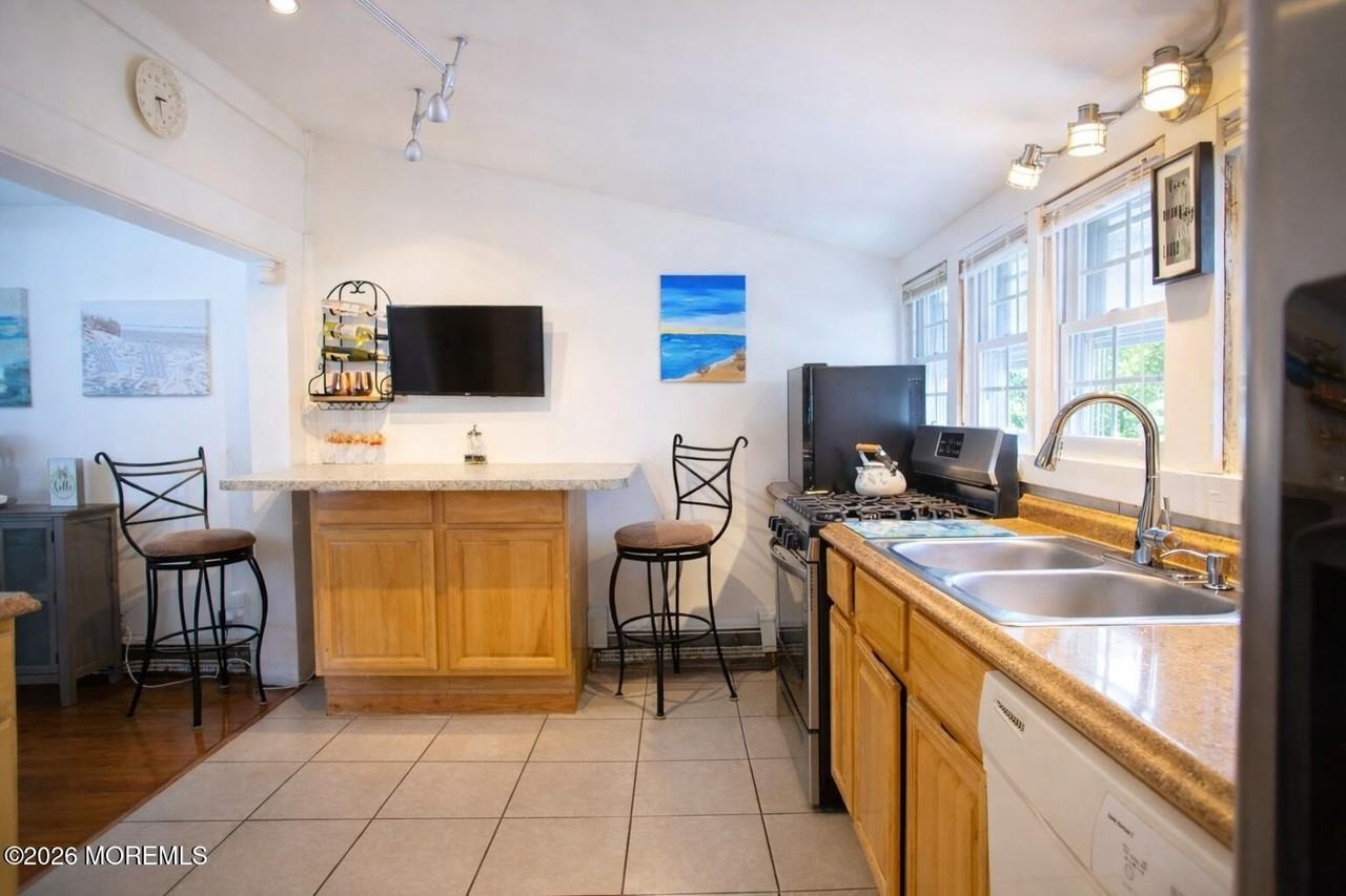 201 Hamilton Ave - Photo 7 of 17