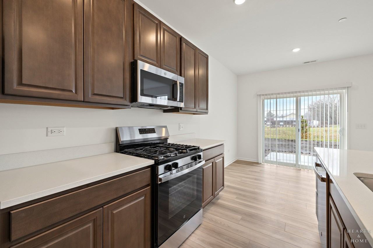 624 Cassia Ct - Photo 5 of 19