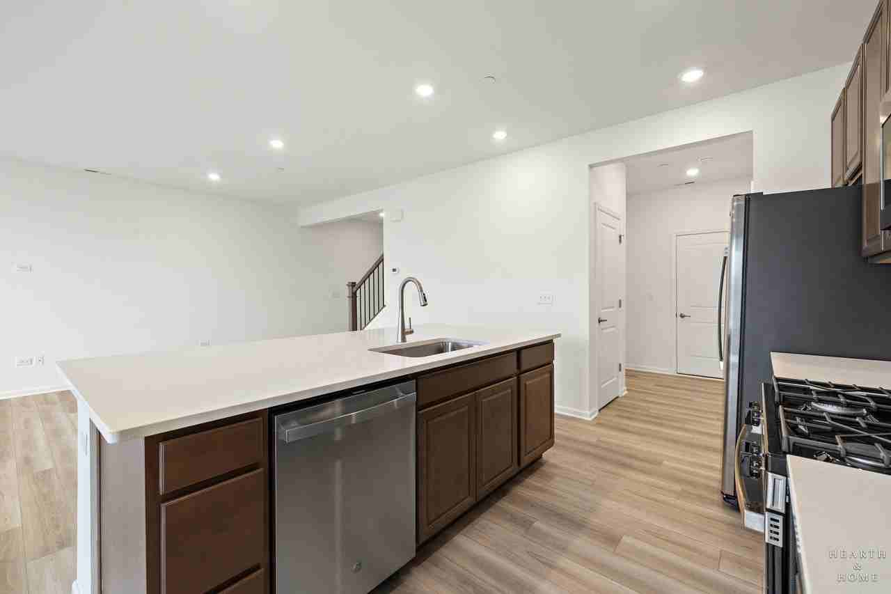 624 Cassia Ct - Photo 7 of 19