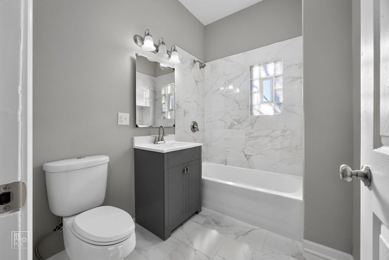 5344 S Aberdeen St Unit 1 - Photo 3 of 4