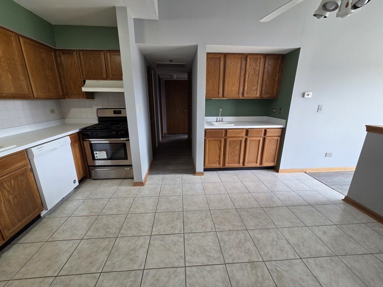 1028 Ashley Ct N Apt 3c - Photo 3 of 20