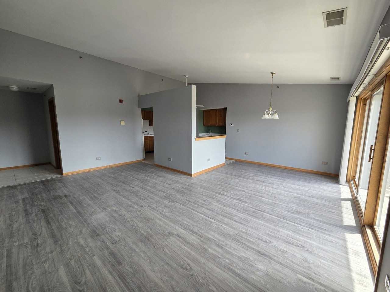 1028 Ashley Ct N Apt 3c - Photo 7 of 20