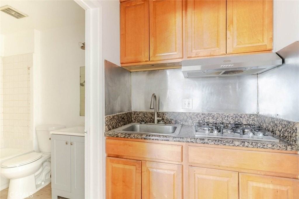 7343 Woodley Ave #3 - Photo 6 of 7