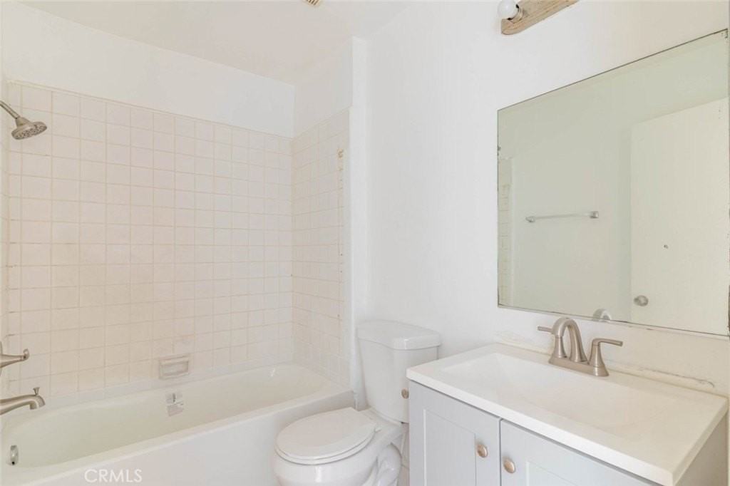 7343 Woodley Ave #3 - Photo 7 of 7