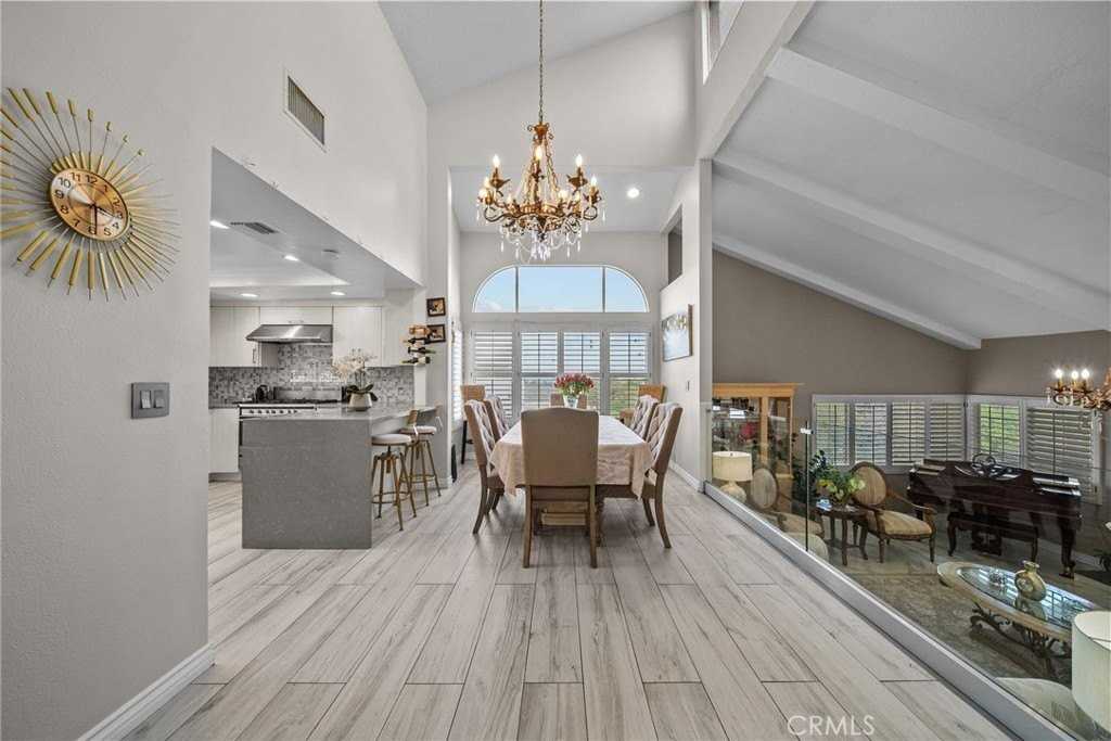 5156 Campo Rd - Photo 7 of 50