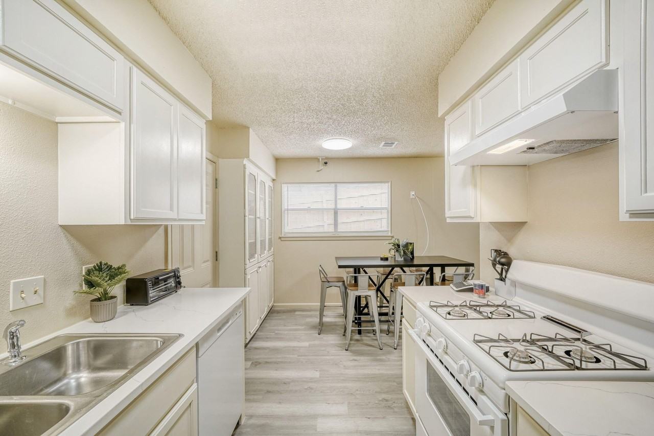 Glen Springs Way - Photo 4 of 10