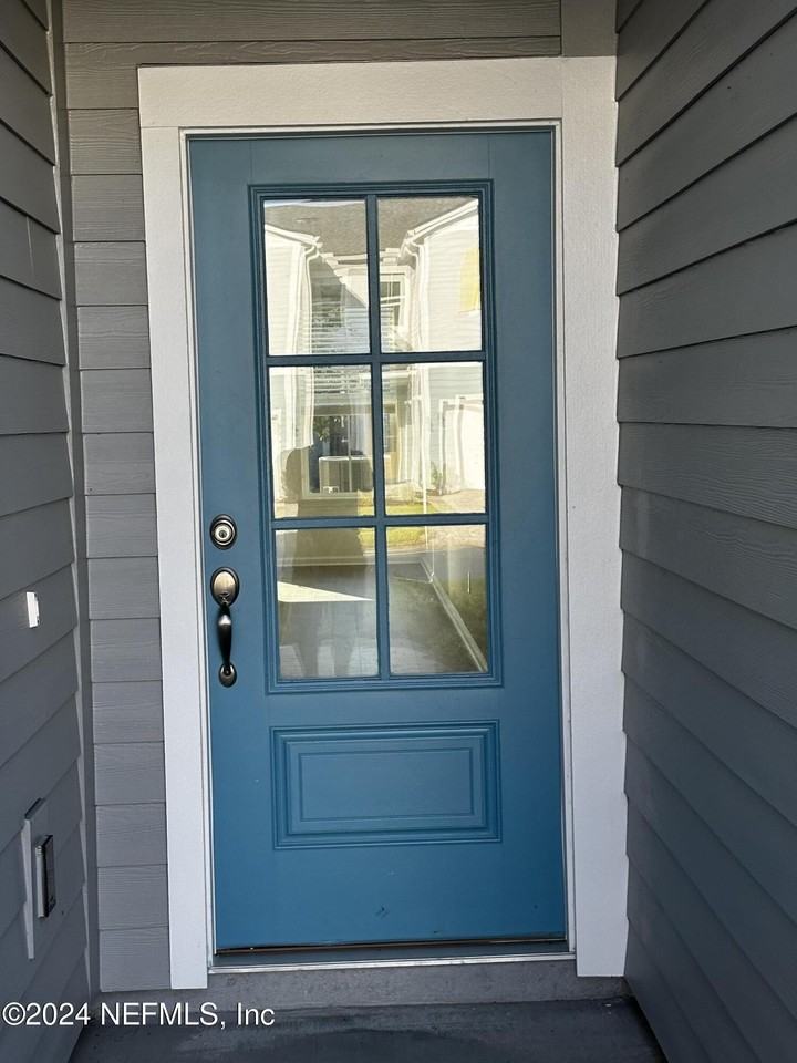 33 Thurnham Ln - Photo 2 of 48