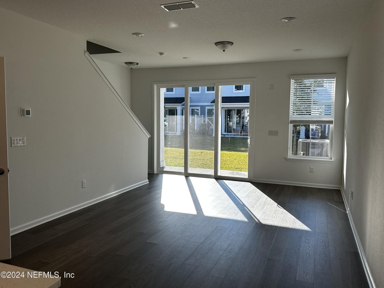 33 Thurnham Ln - Photo 4 of 48