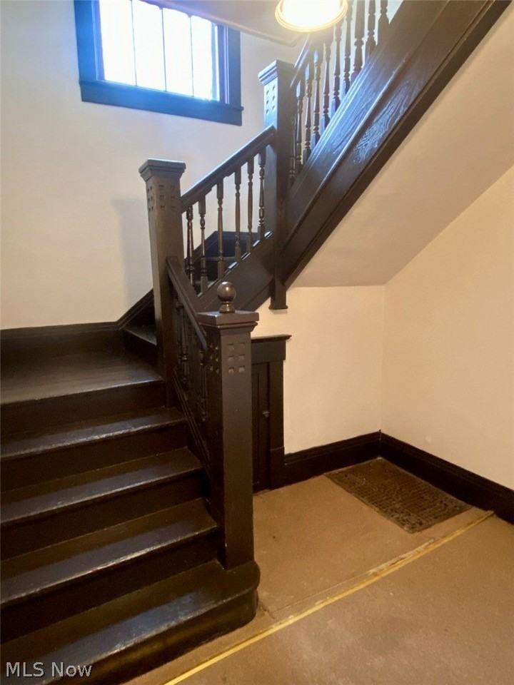 390 Doyle St - Photo 2 of 23