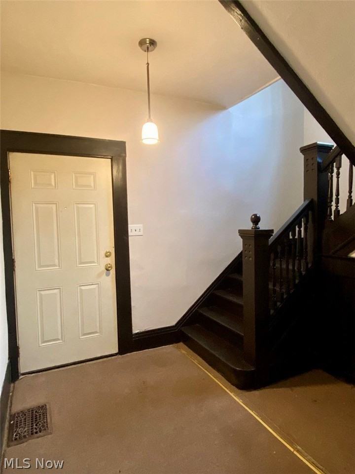 390 Doyle St - Photo 3 of 23