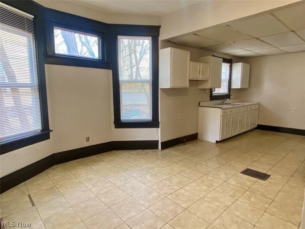 390 Doyle St - Photo 4 of 23