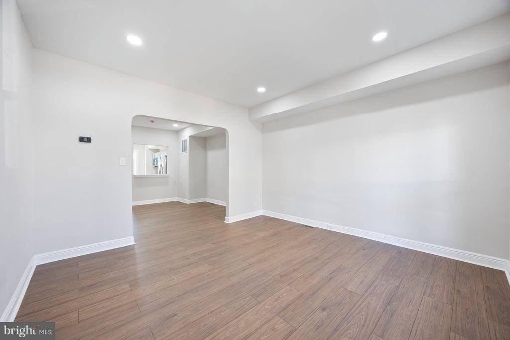 117 Collins Ave - Photo 2 of 27