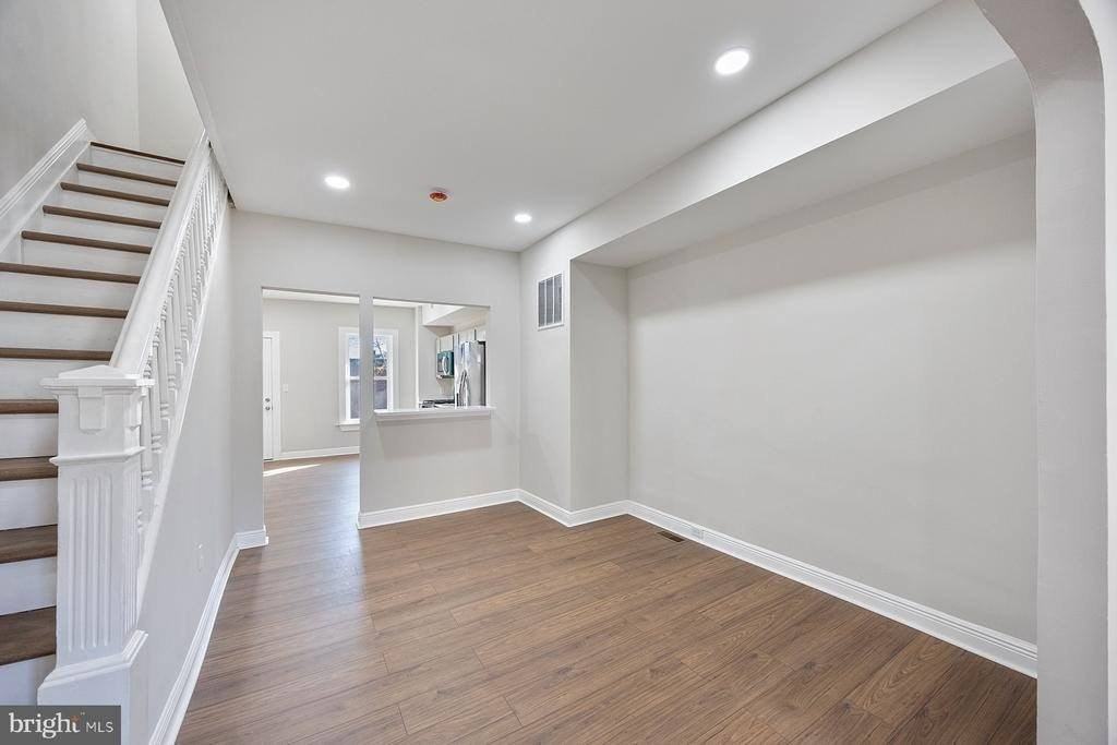 117 Collins Ave - Photo 6 of 27