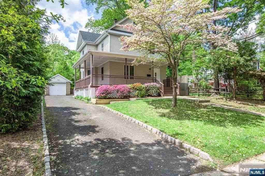 225 Brookside Ave - Photo 3 of 28