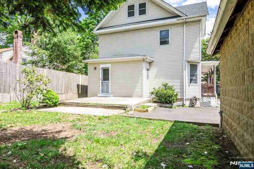 225 Brookside Ave - Photo 4 of 28