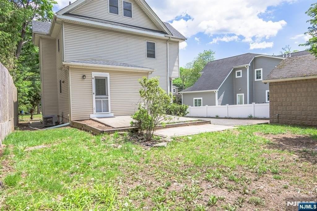 225 Brookside Ave - Photo 5 of 28