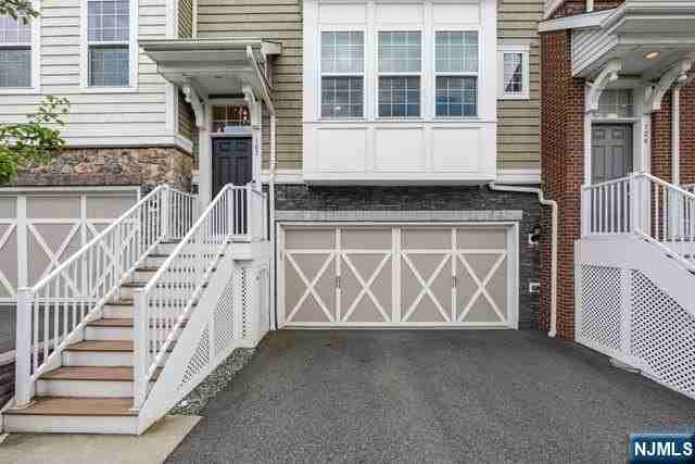 103 Orchard Ter - Photo 3 of 27