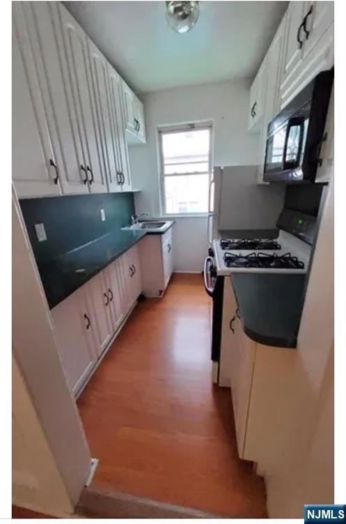 255 W Englewood Ave - Photo 5 of 10