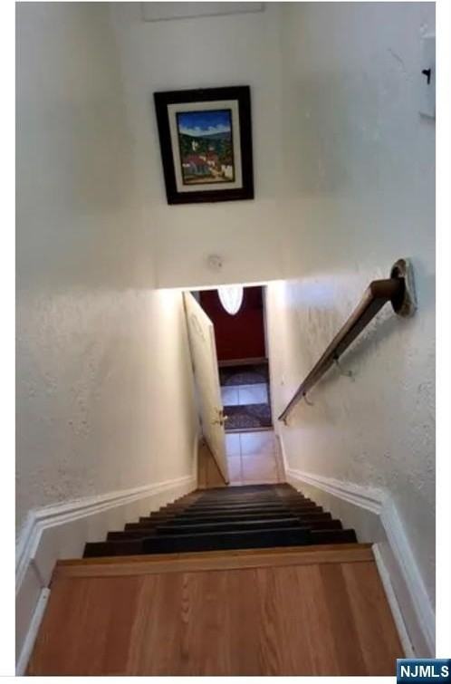 255 W Englewood Ave - Photo 7 of 10