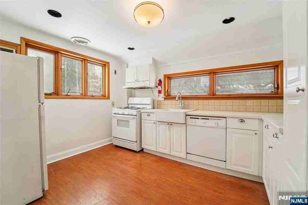 19 Hillside Ave - Photo 6 of 12